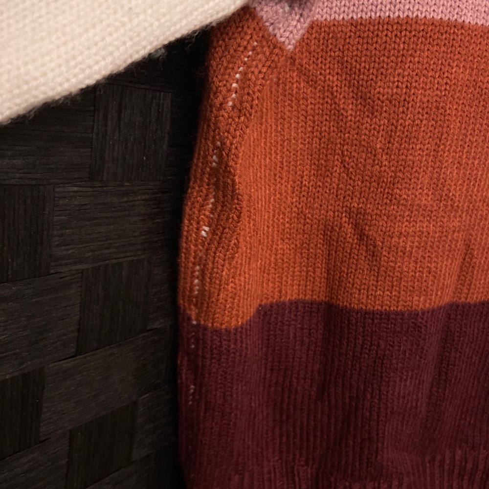 Poly & Ester Color-block Turtle neck - Picture 2 of 3